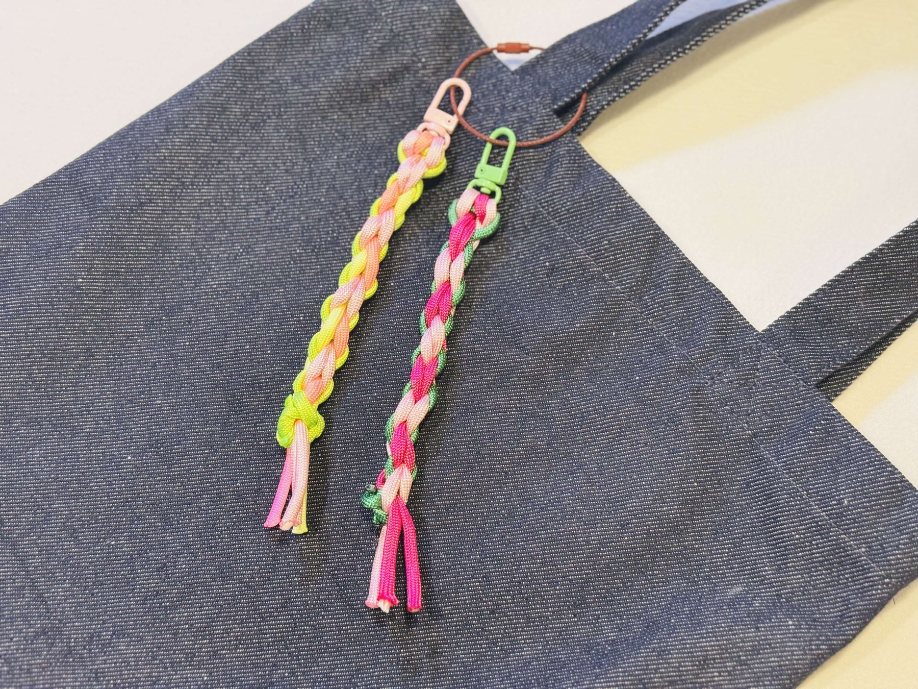 パラコードストラップづくり