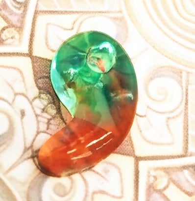 UVレジンで勾玉づくり