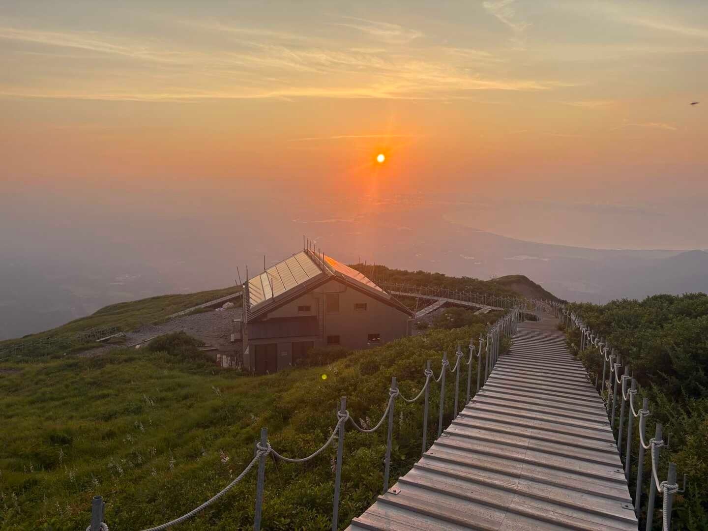 大山・山頂からの夕焼け