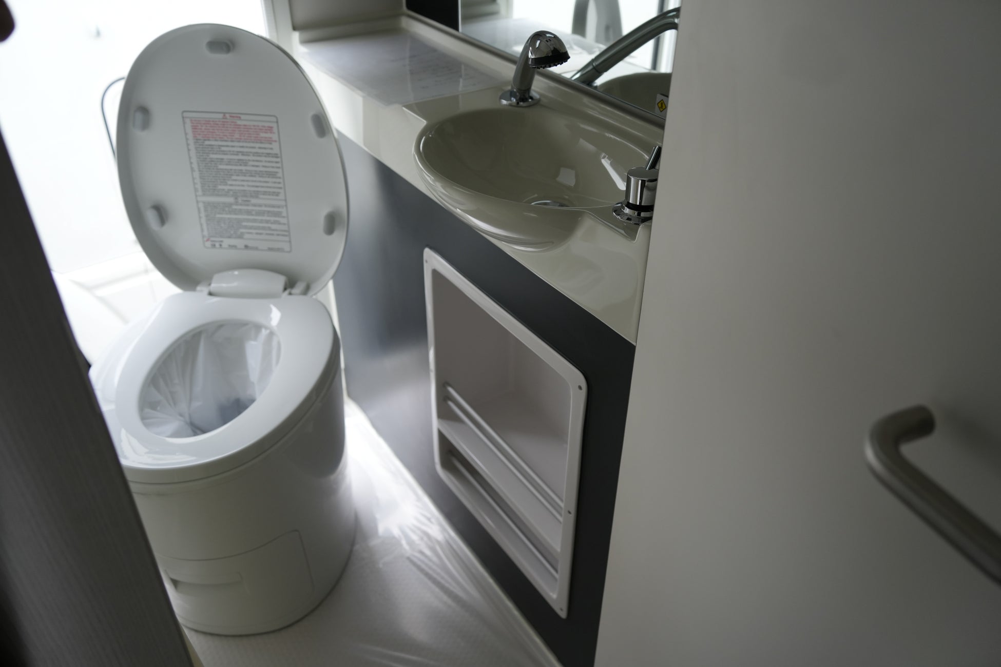 可搬型無水トイレ